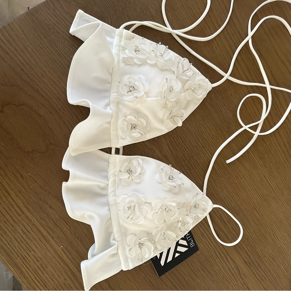 White Ruffle Mini Skirt & 3D Bralette (SET) - Picture 7 of 7
